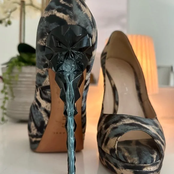 Stylish Leopard Print Peep Toe Heels - Picture 4 of 4